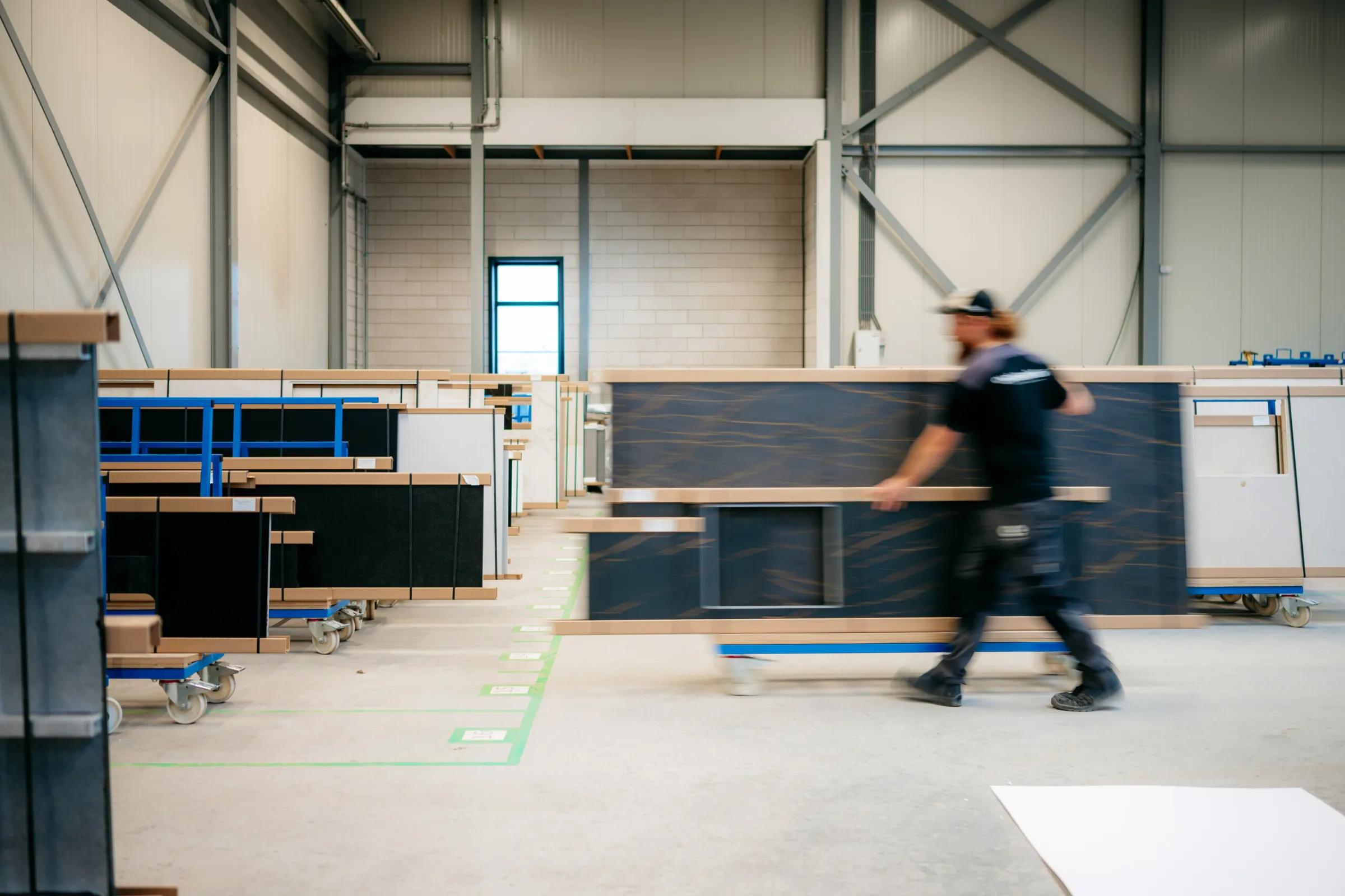 Werkbladen klaar voor transport in de productiehal