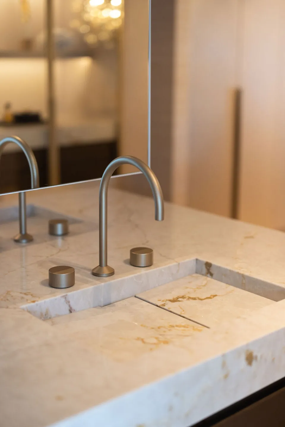 Wastafel en inloopkast in Silestone in Oldenzaal